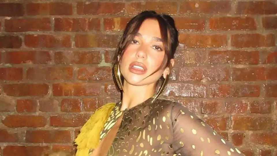 Hotel de Cancún contrata a Dua Lipa para la posada de sus empleados  