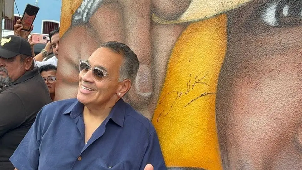 Tito Nieves llega a La Huaca y firma mural en su honor (+fotos/video)