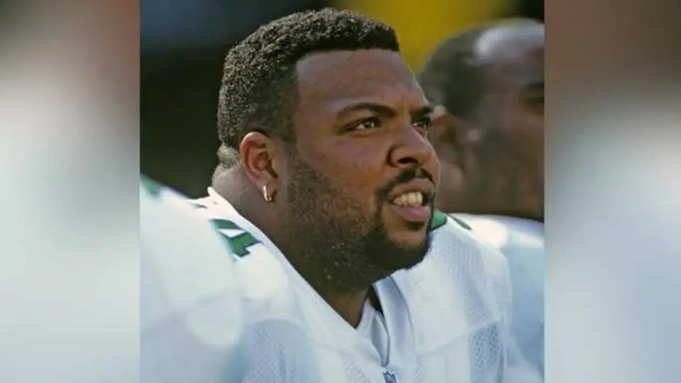 Asesinan a exjugador de la NFL en campamento para personas sin hogar