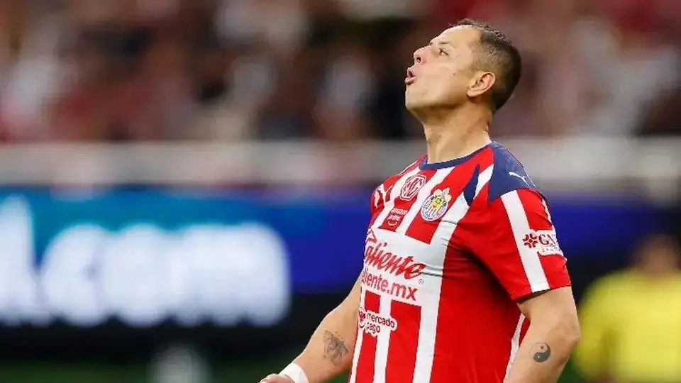 'Chicharito' reaparece en redes y se burla de su penal fallado (+video)