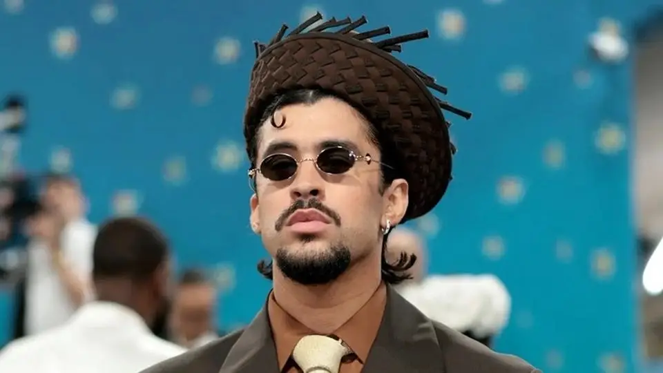 La Academia Puertorriqueña honra a Bad Bunny por difundir el idioma español