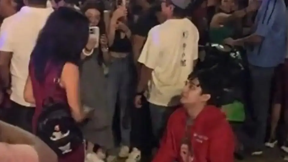 ¡Payasisismo! Le pide matrimonio a su novia en el malecón de Veracruz y le dice que no (+video)