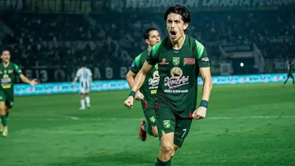 Pasó de noche en los Tiburones Rojos de Veracruz y ahora es el ídolo de su club en Indonesia