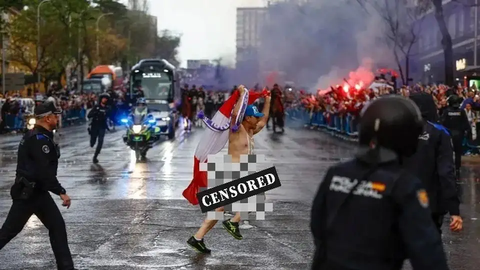 ¡Ah no bueno! Aficionado corre sin ropa frente al autobús del Real Madrid (+video)