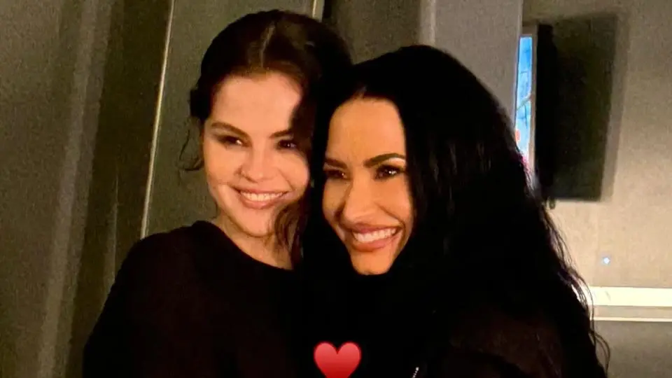 ¡Reencuentro épico! Selena Gómez y Demi Lovato se abrazan tras años de distanciamiento