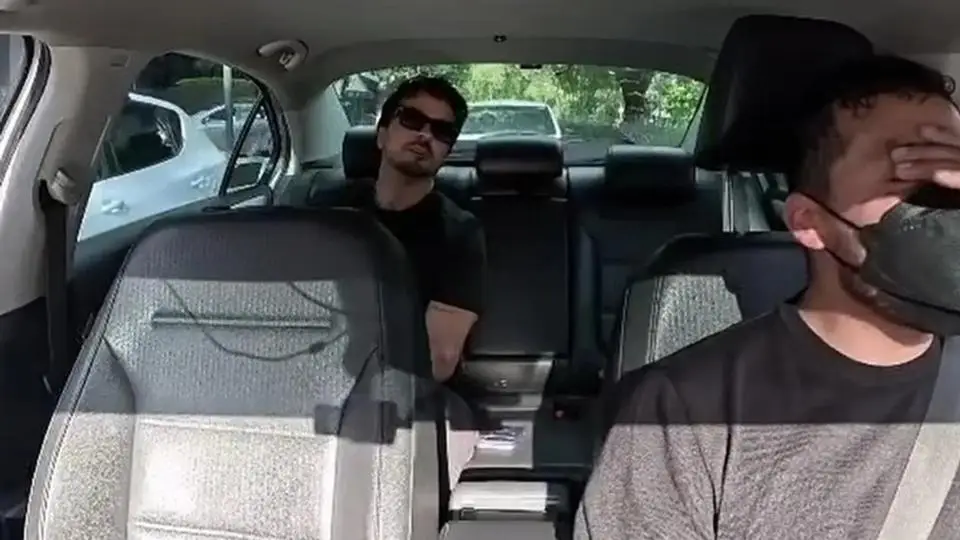 Encuentro entre Luis Fonsi y un chofer de taxi en CDMX se hace viral (+video)