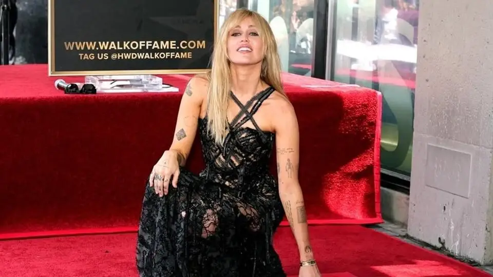 Miley Cyrus Ya! tiene estrella en el Paseo de la Fama de Hollywood (+video/fotos)