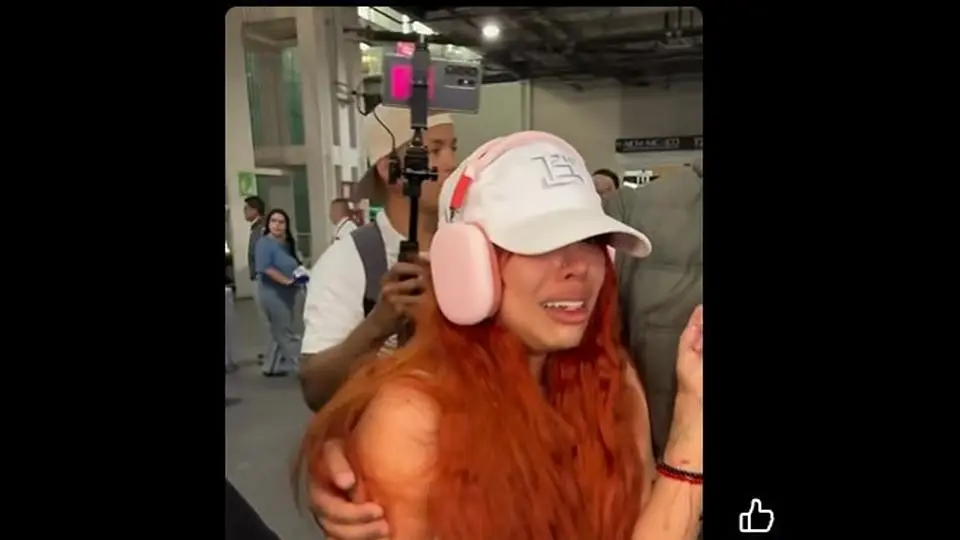 Yeri MUA huye llorando del aeropuerto de CDMX tras la detención de su ex (+video)