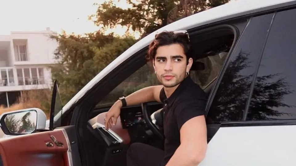Se accidenta Aaron Mercury ¡Desbarata su lujosa camioneta nueva! (+video)