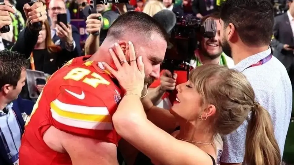 Taylor Swift y Travis Kelce Ya! son marido y mujer