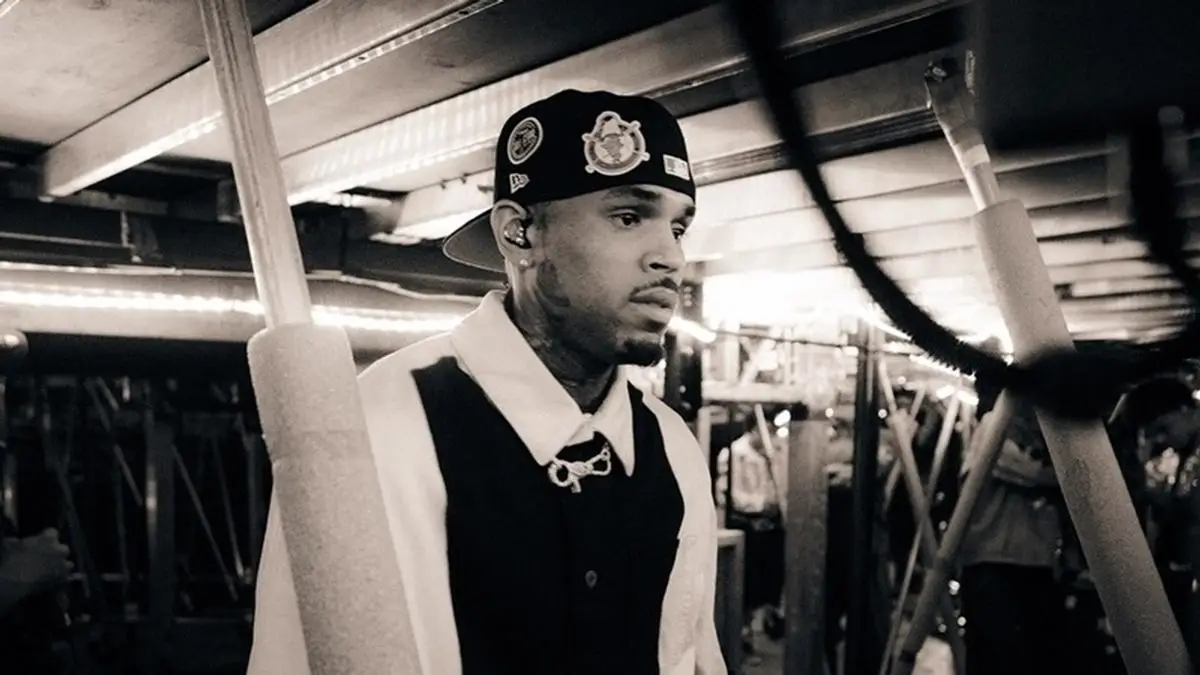Chris Brown se declara culpable y retiran cargos más graves por agresión