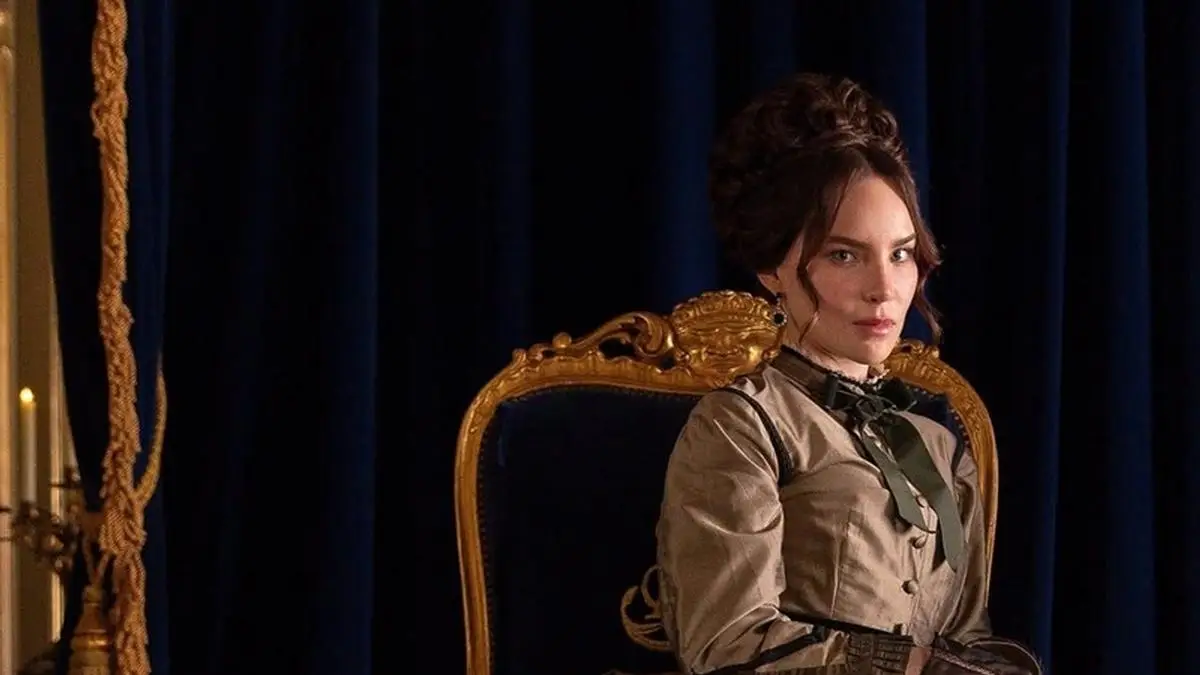 Belinda luce impactante como 'Carlota' (+fotos)